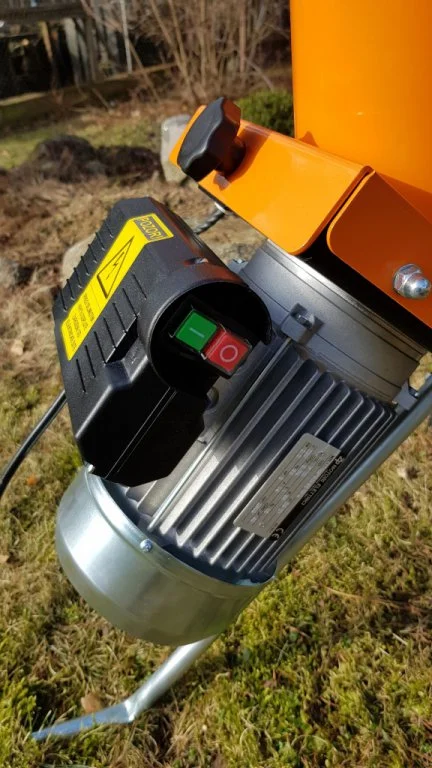 Drtič větví Vares SHARK 2,2 kW + náhradní nůž zdarma